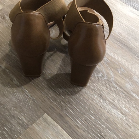 Stuart Weitzman Block Heeled Sandal - Picture 6 of 11